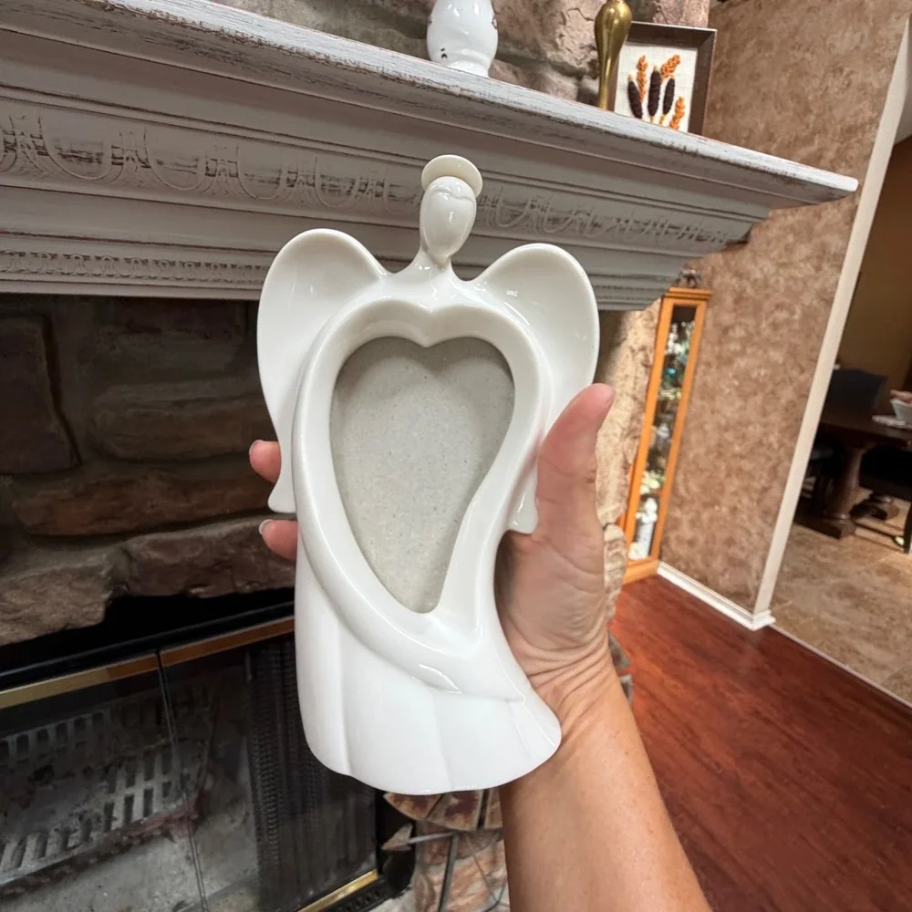 Enesco 2001 Ceramic Angel Heart Picture Frame White Minimalist Figurine 909034